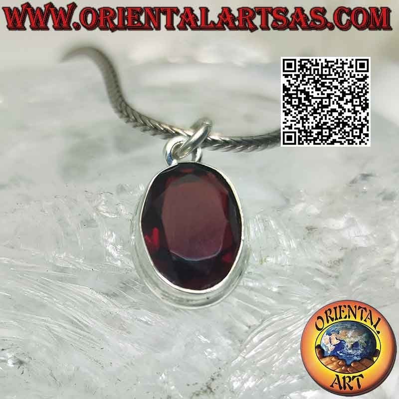 Pendentif en argent avec grenat ovale sur monture haute lisse