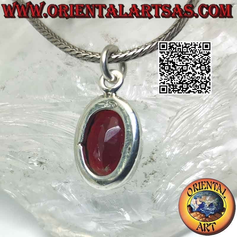 Colgante de plata con granate ovalado en montura alta lisa