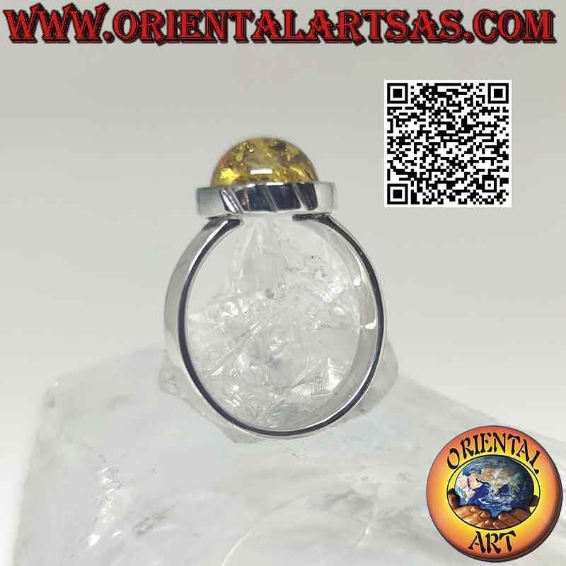Anello in argento con ambra tonda verde e fascia liscia da 4 mm