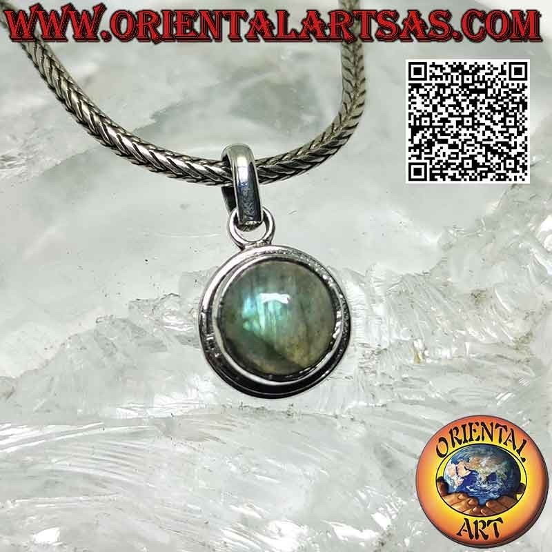 Pendentif en argent avec cabochon rond sur monture haute et bordure lisse