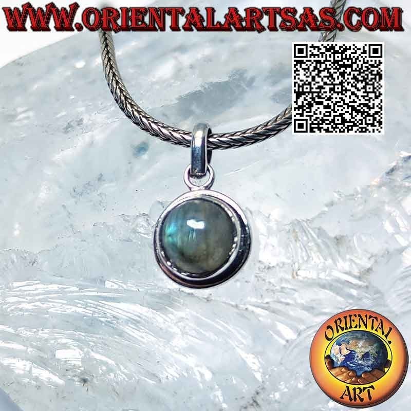 Colgante de plata con cabujón redondo, engaste alto y borde liso