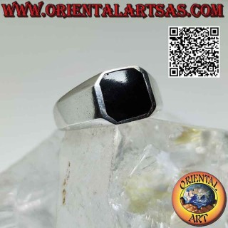 Anillo de plata con ónix cuadrado biselado al ras del borde sobre marco liso