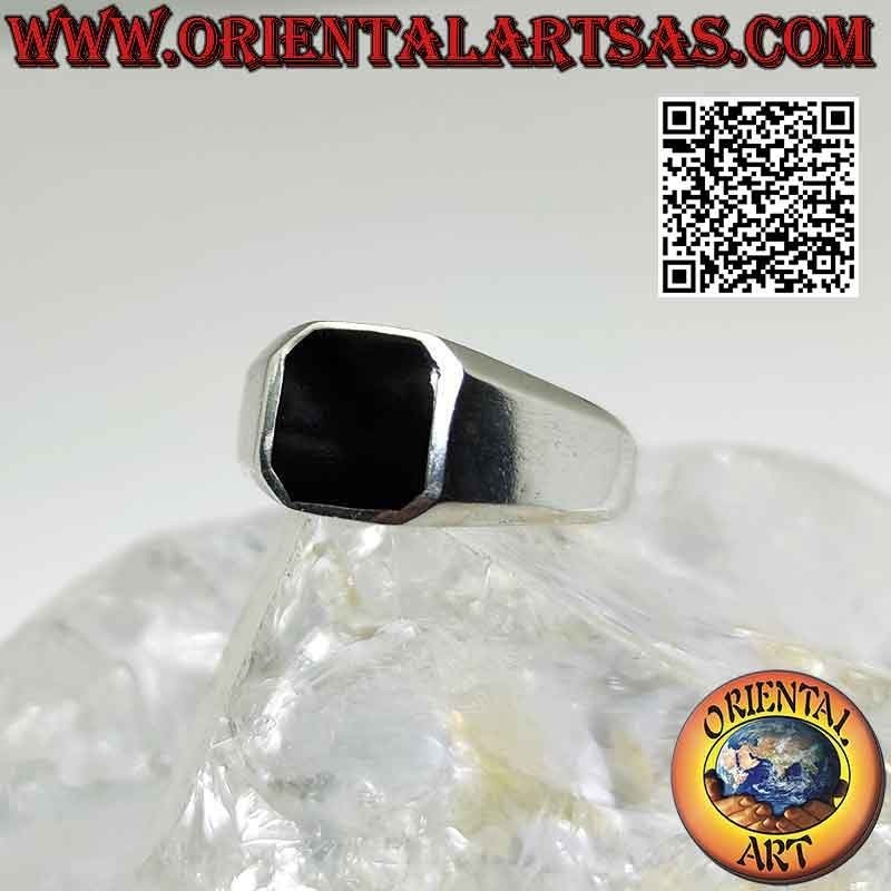 Anello in argento con onice quadrata smussata e montatura liscia