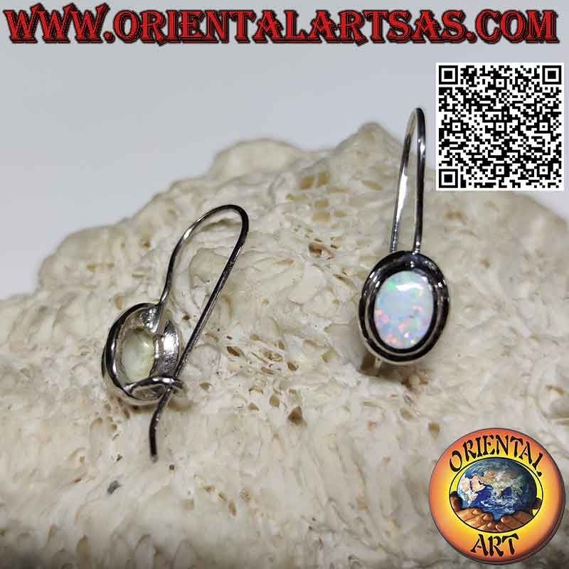 Silberohrringe mit ovalem Harlekin-Opal mit glattem Rand