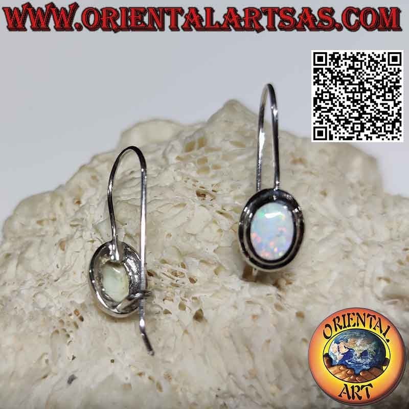 Silberohrringe mit ovalem Harlekin-Opal mit glattem Rand