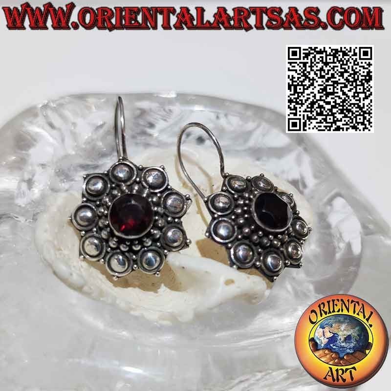 Boucles d'oreilles fleur en argent avec boules et disques de grenat ronds