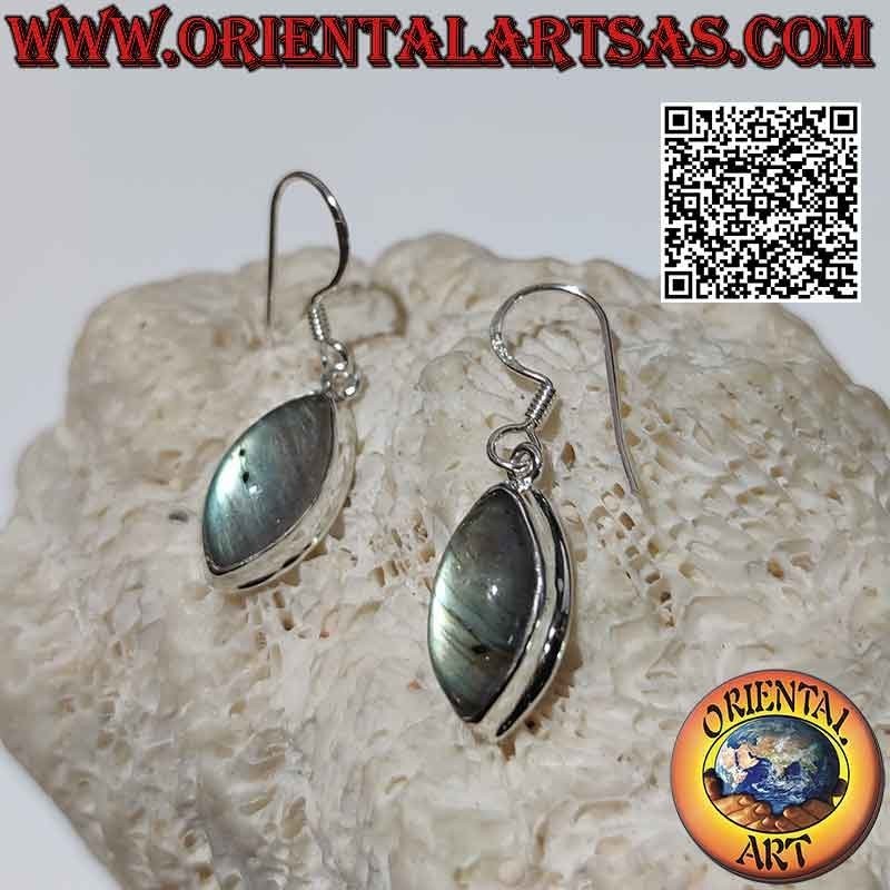 Pendientes de plata con cabujón lanzadera labradorita en engaste liso