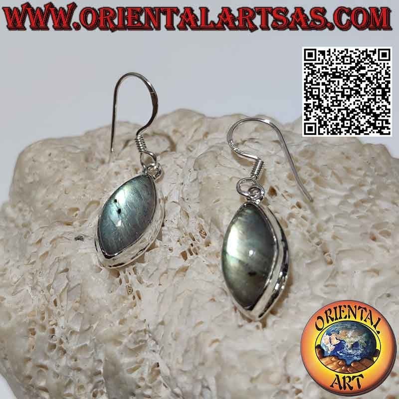 Pendientes de plata con cabujón lanzadera labradorita en engaste liso