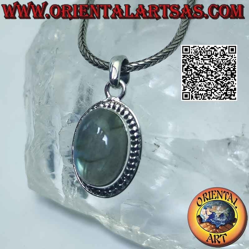Colgante de plata con gran cabujón ovalado bolas de labradorita e hilera