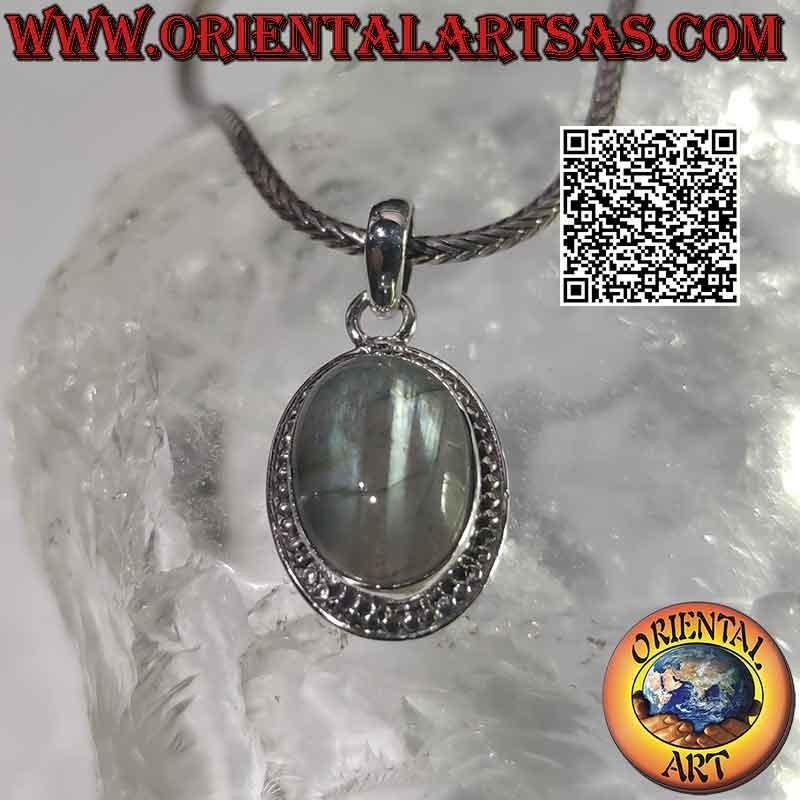 Colgante de plata con gran cabujón ovalado bolas de labradorita e hilera