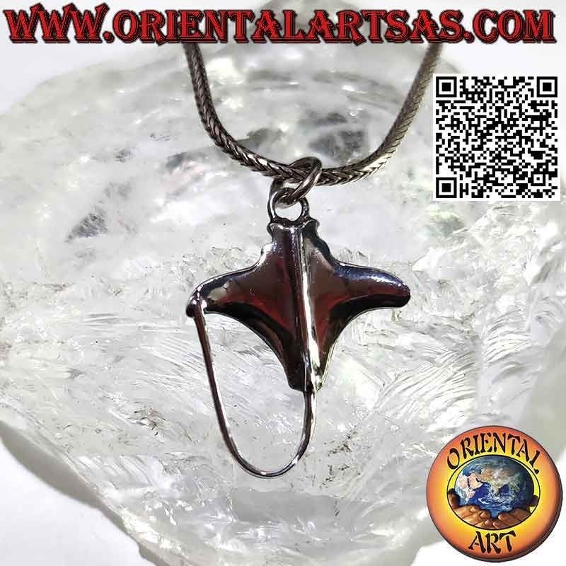 Silver pendant, ray fish, manta ray or torpedo (C)