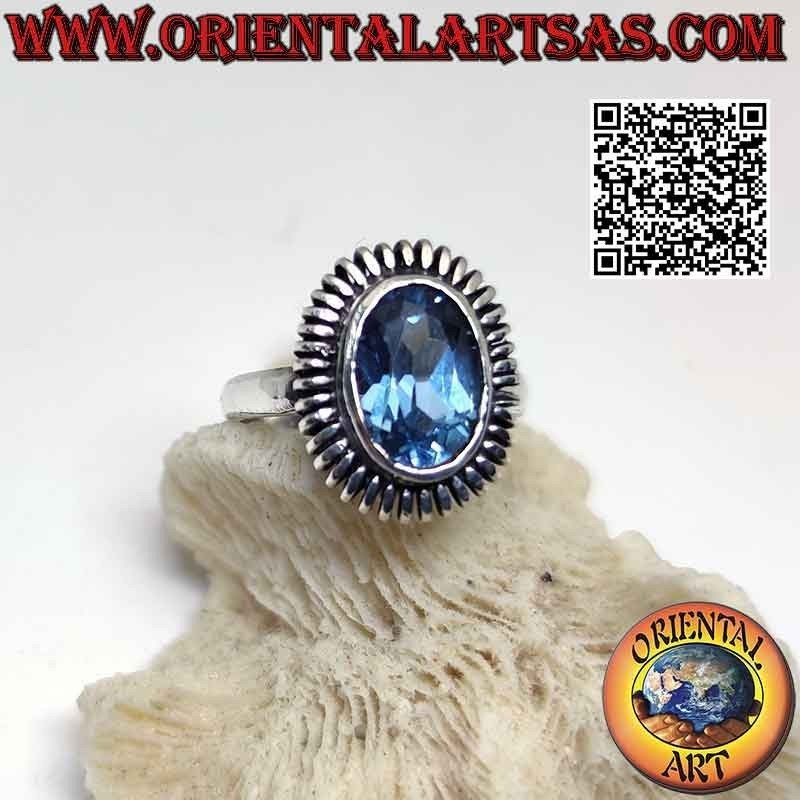 Bague en argent avec topaze bleue ovale entourée d'un ressort lisse