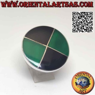 Anello in argento a scudo tondo diviso in 4 fette di agata verde e onice alternate