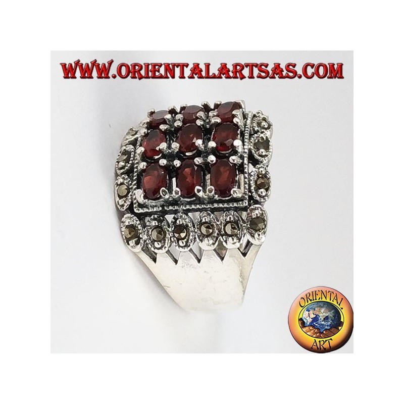 Silver ring with 9 oval and marbled natural garnets