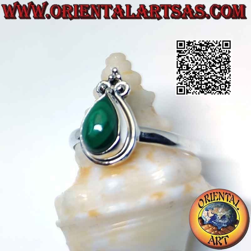 Anillo de plata con cabujón gota malaquita, borde liso y corona lirio
