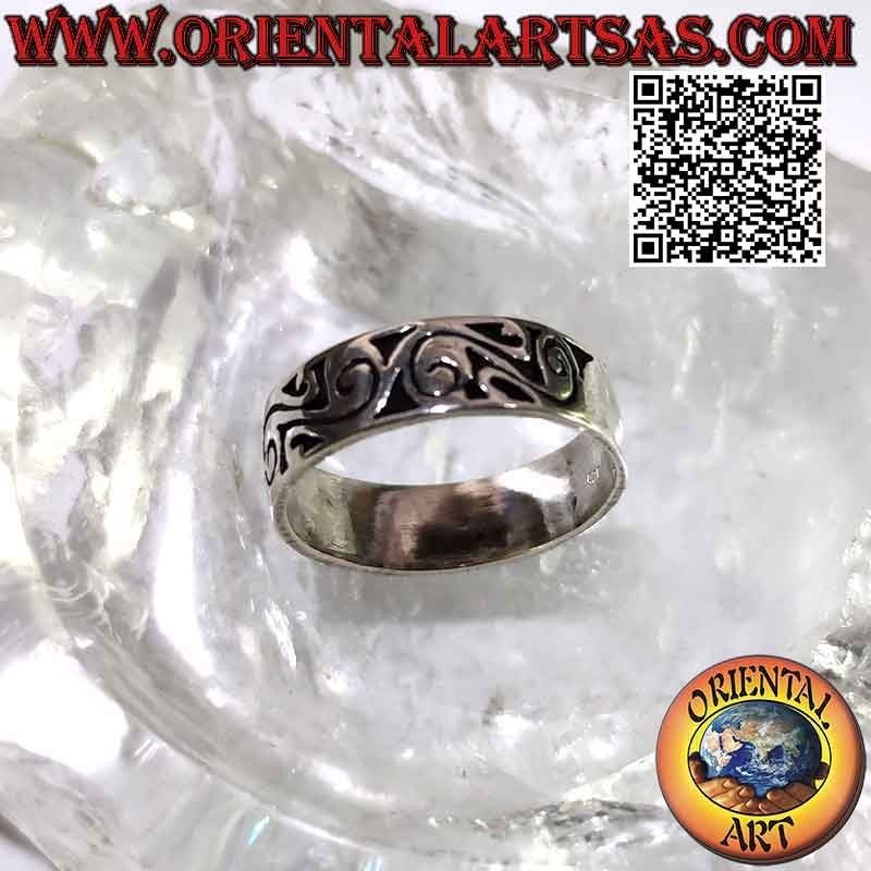 7 mm breiter Silberring. mit gravierten Volksspiralen