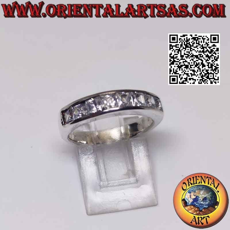 Bague en argent bande lisse avec zircons blancs carrés