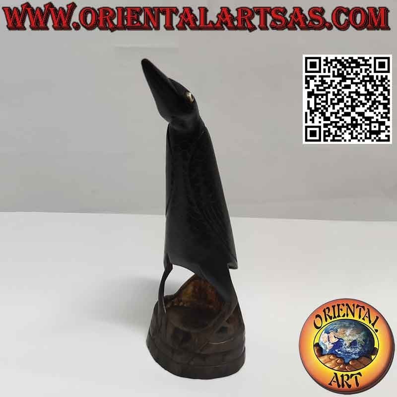 Cuervo tallado en un cuerno de búfalo hecho a mano (23cm)