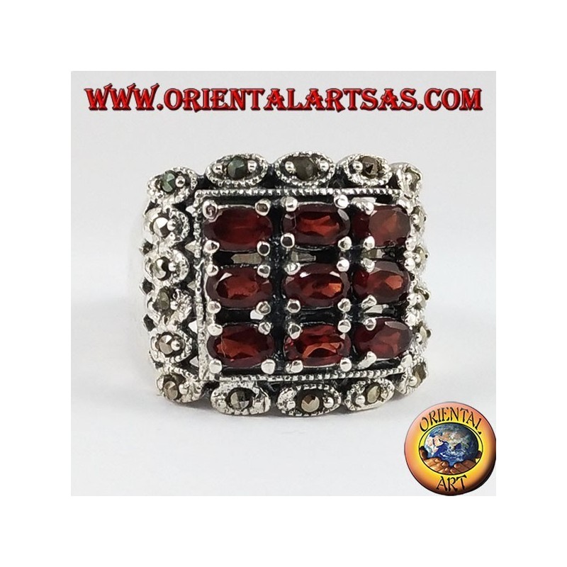 Silver ring with 9 oval and marbled natural garnets