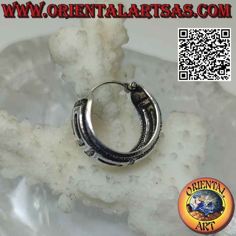 Orecchini in argento a cerchio largo bombato cesellato da 18 mm (2)