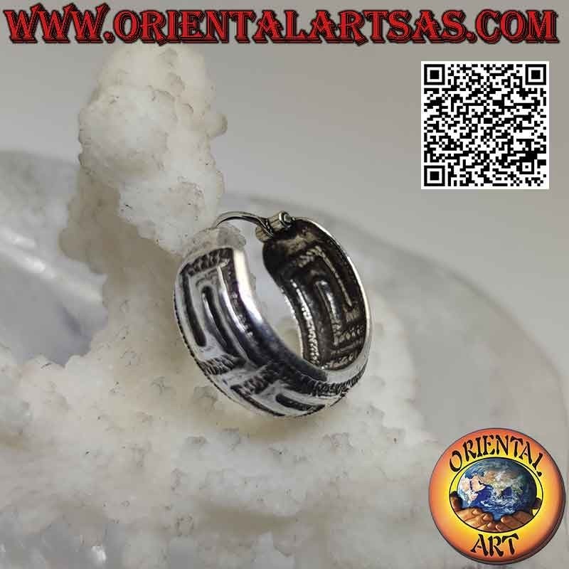 Orecchini in argento a cerchio largo bombato cesellato da 18 mm (2)