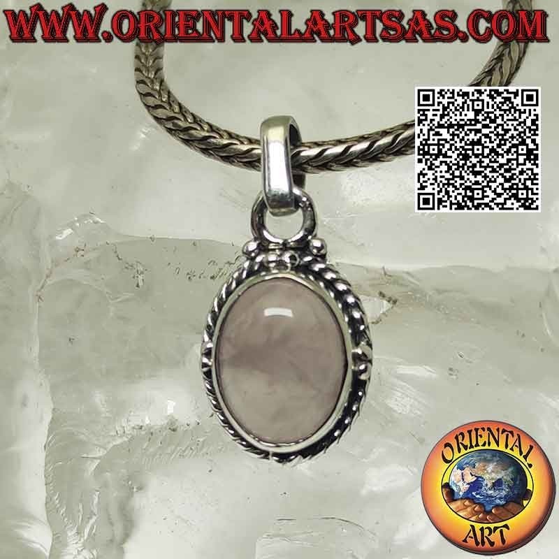 Pendentif en argent avec cabochon ovale en quartz rose entouré d'entrelacs et boule sur les points cardinaux