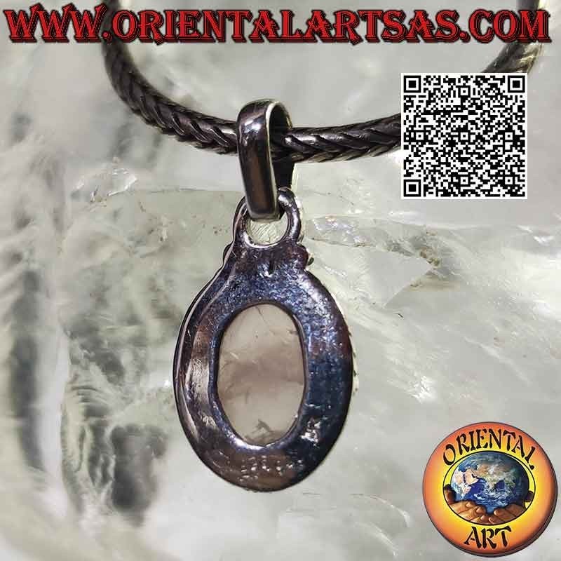 Ciondolo in argento con quarzo rosa ovale cabochon contornato da intreccio e pallina sui punti cardinali
