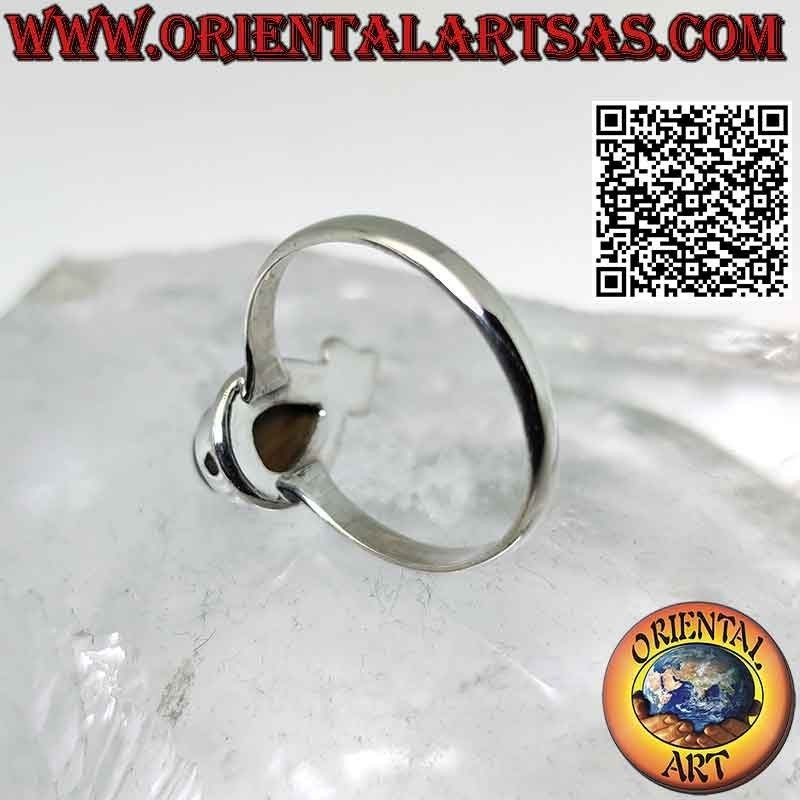 Anillo de plata con ojo de tigre en forma de lágrima con borde liso y corona de lirio