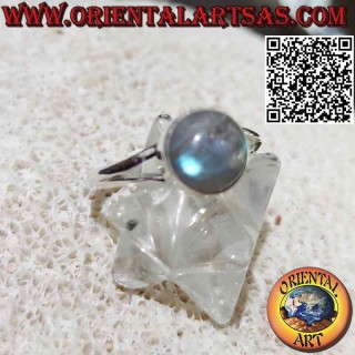 Silver ring with round cabochon labradorite with simple border and triangular fretwork on the sides