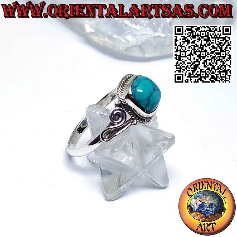 Anillo de plata con turquesa cabujón decorado con entrelazado y espiral