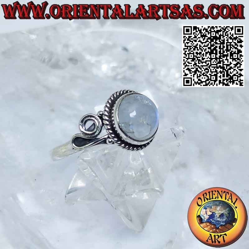 Bague en argent avec pierre de lune ronde ornée et spirale sur les côtés