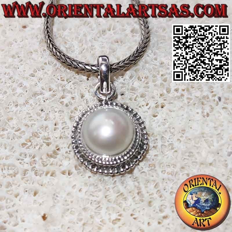 Ciondolo in argento con perla contornata da doppio intreccio e microsfere