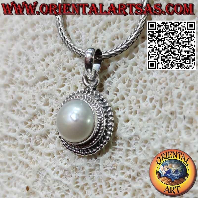 Silver pendant with pearl surrounded by double weaving and microspheres