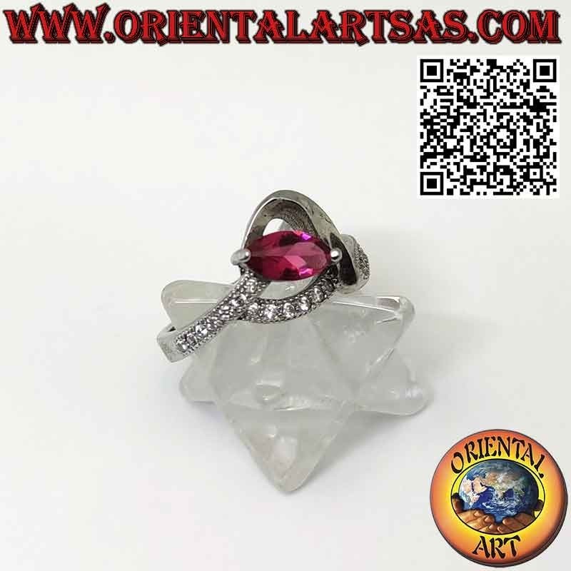 Anello in argento con rubino a navetta e zirconi, elegante  montatura