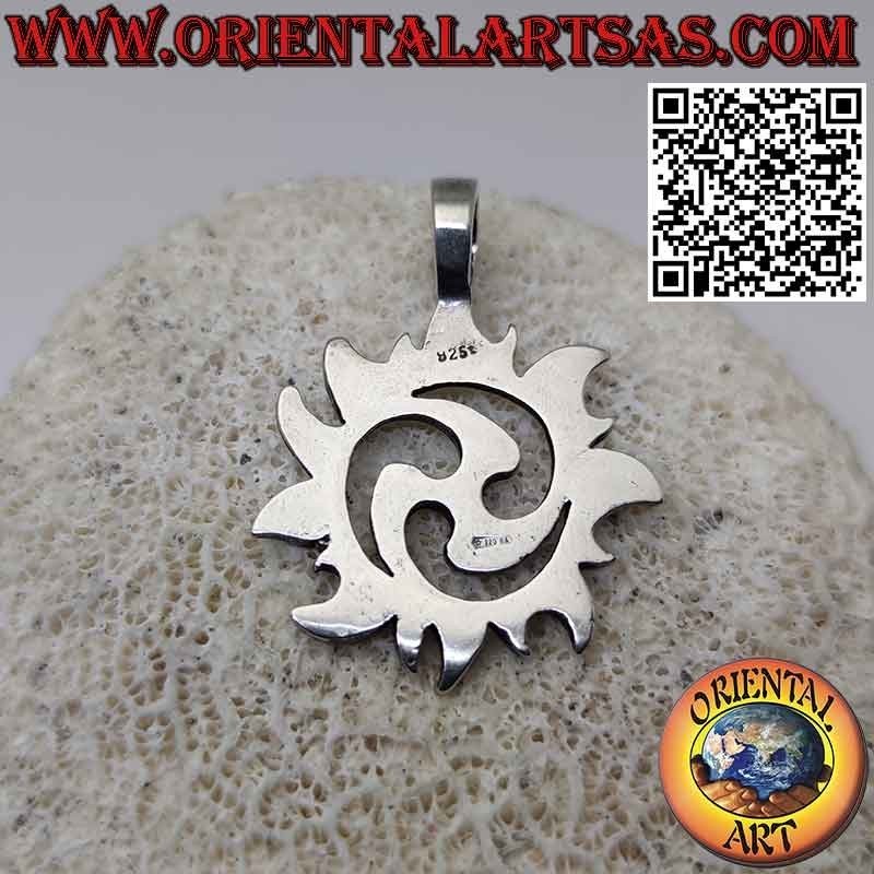 Colgante de plata Solar Tomoe exactamente también llamado mitsu-domoe