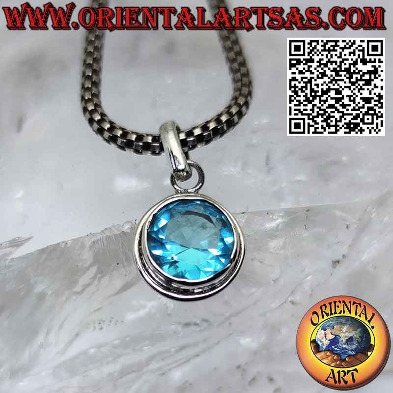 Colgante de plata con topacio azul redondo facetado con filo simplice