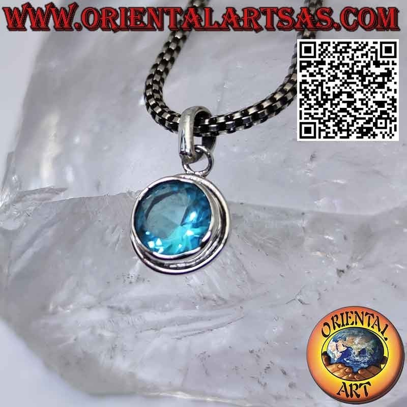 Pendentif en argent avec topaze bleue ronde à facettes avec bord simple
