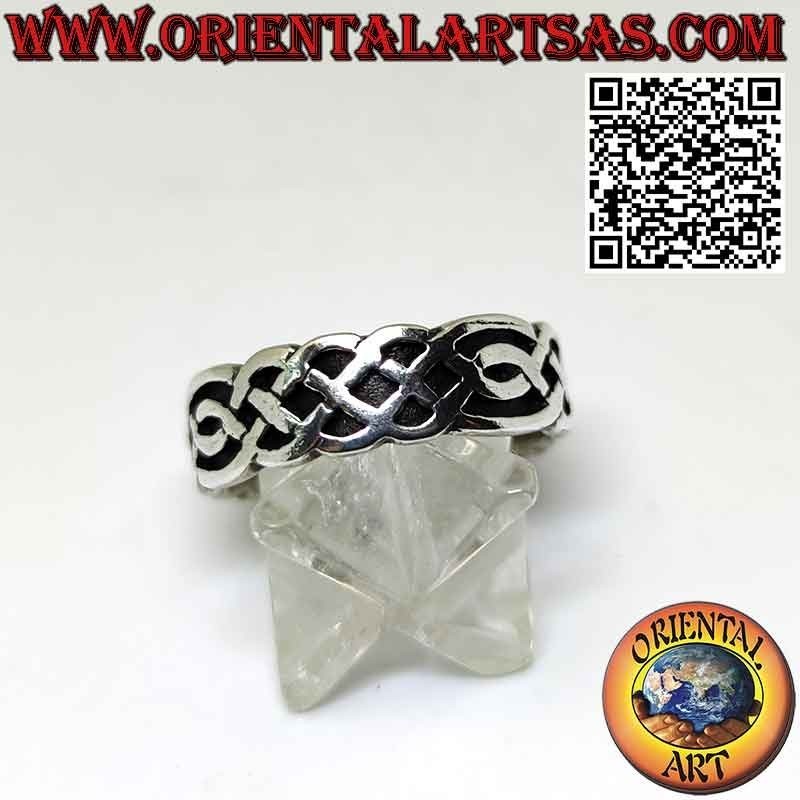 Bague en argent à large bande (7mm.) avec noeud celtique entrelacé