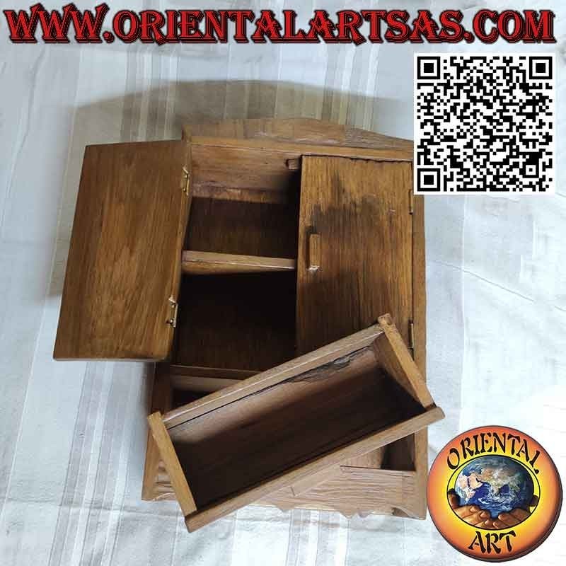 Tablón de anuncios con dos puertas, un estante y un cajón en madera de teca antigua