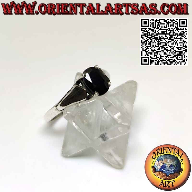 Anillo de plata con zafiro natural ovalado engastado en 4 puntas