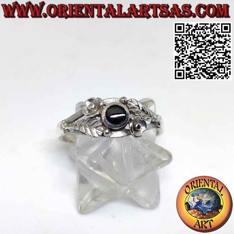 Silberring mit rundem Onyx, asymmetrischem Blumendekor