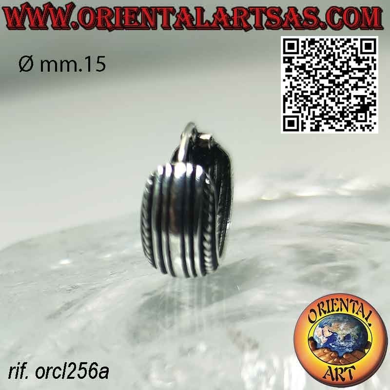 Pendientes de plata de círculo ancho con motivo de rayas, de 15 mm. de Ø