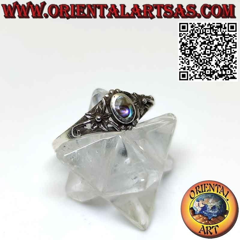 Bague en argent avec coquille d'ormeau paua ovale et fleur sur les côtés