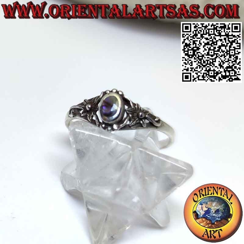 Anillo de plata con abulón de concha de paua ovalada y flor en los costados