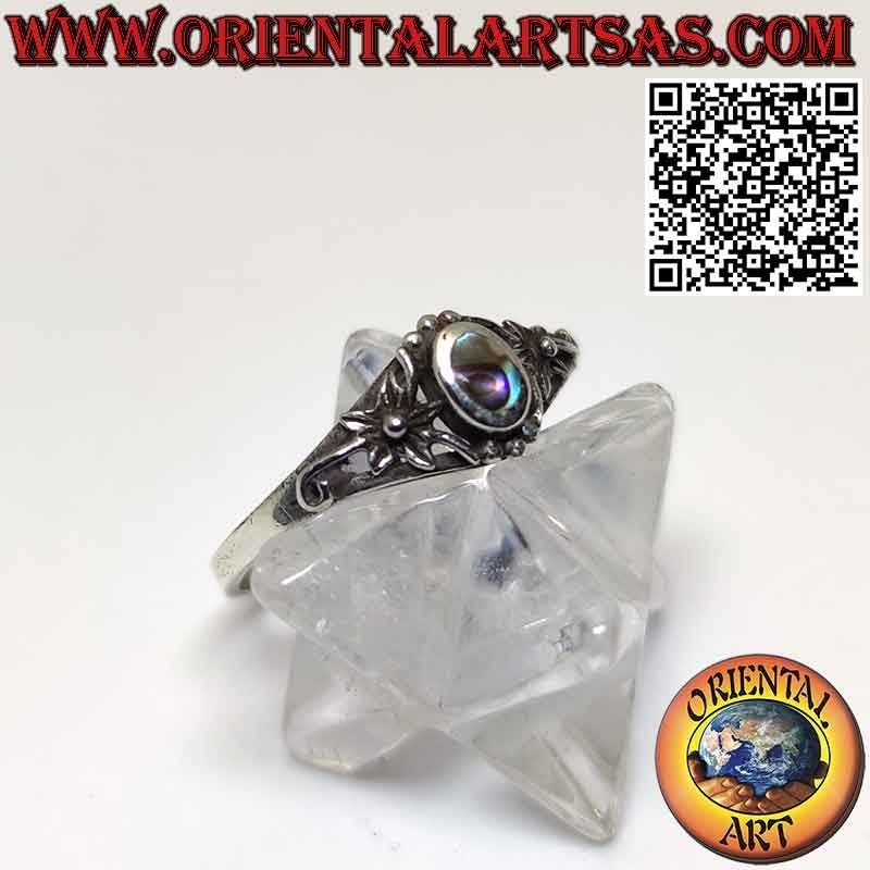 Anello in argento con abalone paua shell ovale e fiorellino sui lati