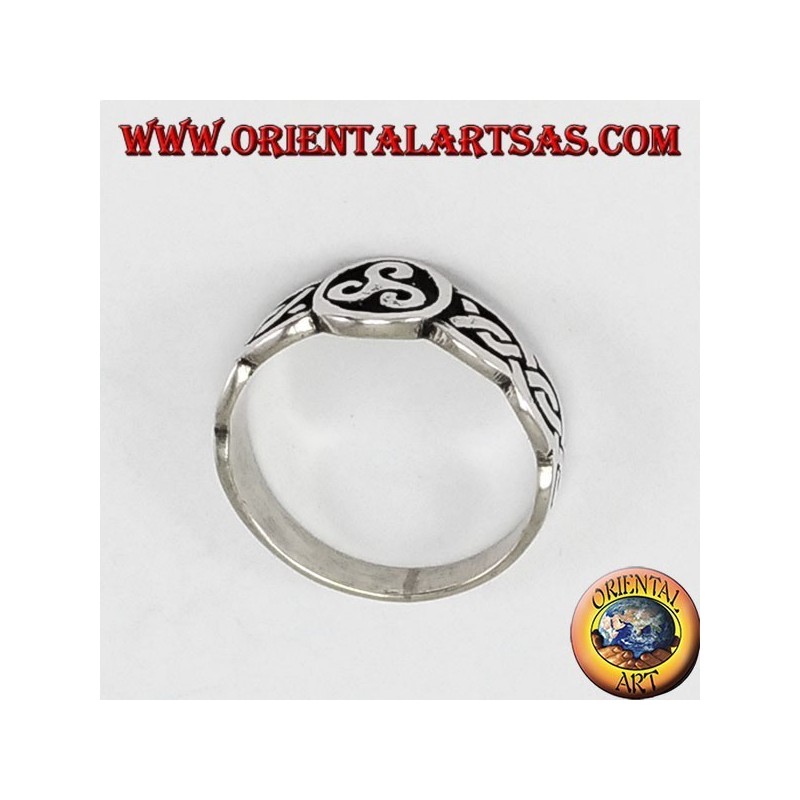 anello d'argento triskell con intreccio celtico