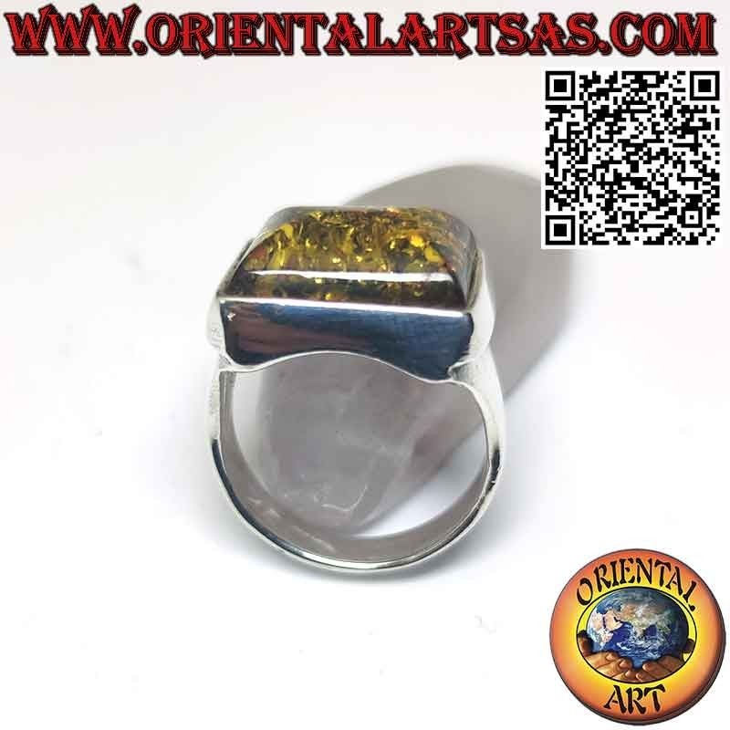 Bague rectangulaire en argent avec un gros ambre vert de la Baltique