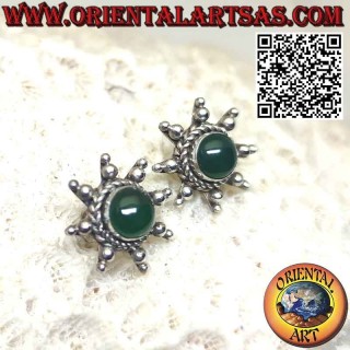 Boucles d'oreilles en argent lobe solaire avec rayons avec agate verte centrale