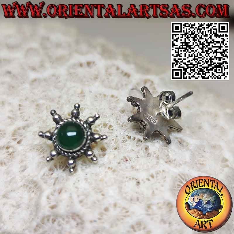 Sun lobe silver earrings with rays with central green agate