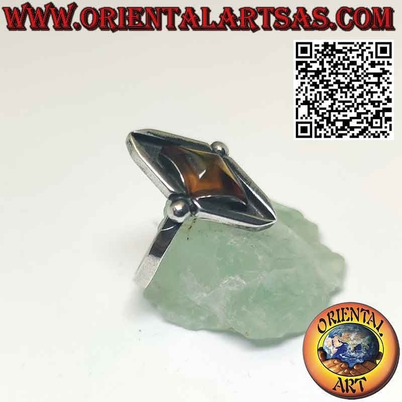 Bague en argent rhomboïdale avec ambre baltique central en forme de losange